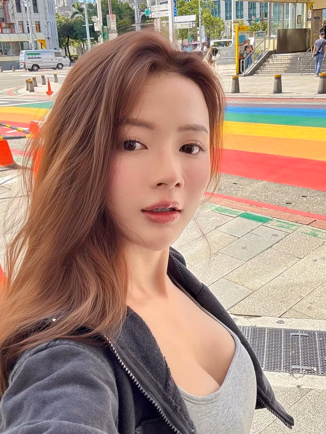 Không chỉ dừng lại ở danh xưng "hot girl ảnh thẻ", Lan Hương còn bén duyên với nghệ thuật trong vai trò người mẫu ảnh, diễn viên (từng tham gia FAPtv) và hiện tại còn là một Vlogger với kênh cá nhân có lượng người đăng ký lớn. (Ảnh: IGNV)