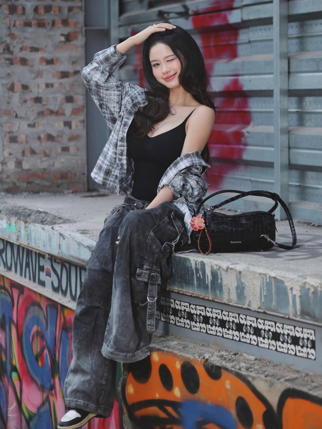 Hàn Hằng và Huyme đã có một hành trình yêu đương đầy thăng trầm trước khi đi đến cái kết viên mãn bằng một đám hỏi hoành tráng tại Thanh Hóa vào tháng 3/2025, sau đó đón con đầu lòng vào tháng cùng năm. (Ảnh: IGNV)