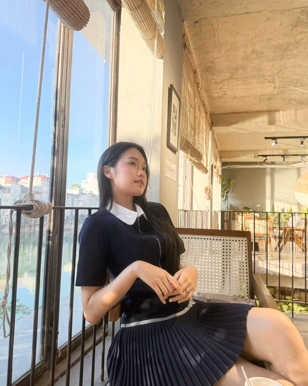 Là bà xã của nam cầu thủ tài năng Đoàn Văn Hậu, nàng WAGs Doãn Hải My luôn nhận được sự chú ý của công chúng. Cô nàng sở hữu gu thời trang nhẹ nhàng, thanh lịch "ngắm là yêu".