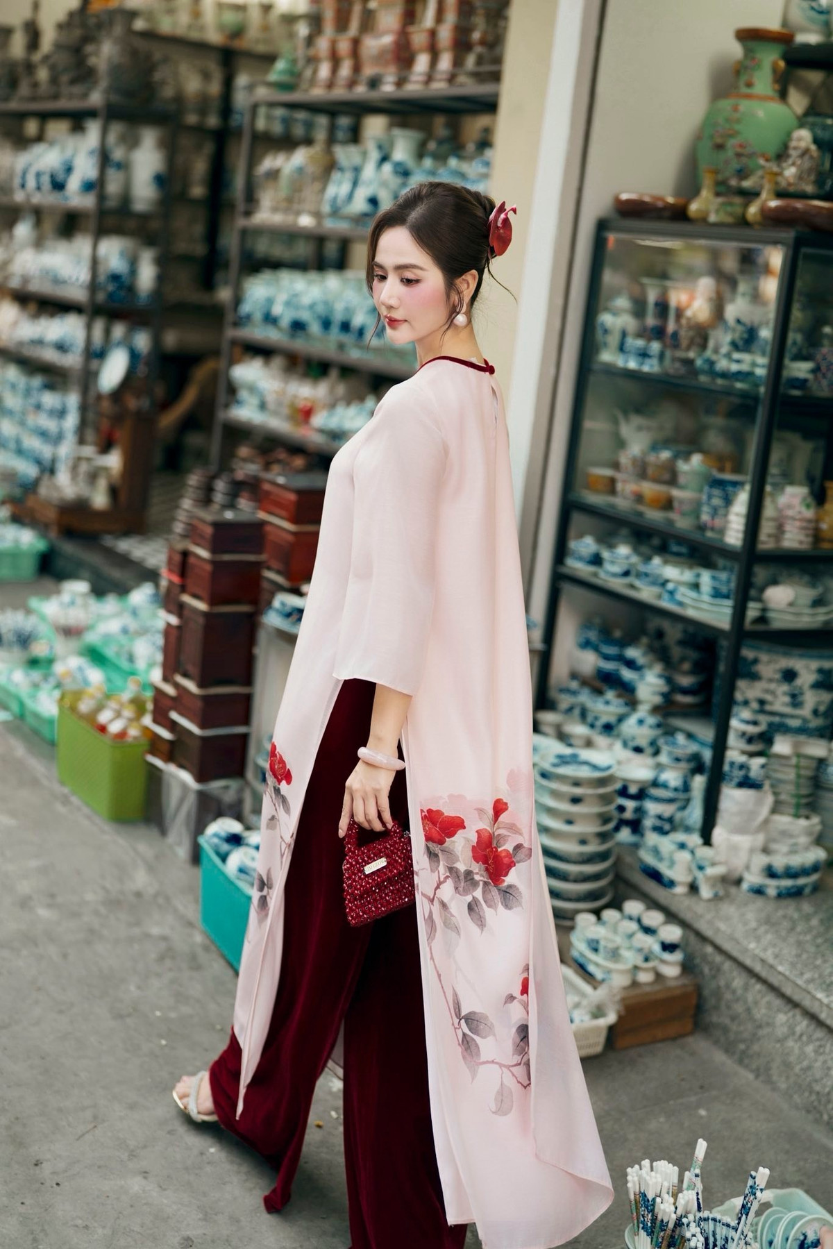 Xuất thân là một trong những hot girl đời đầu của Hà Nội, Huyền Lizzie đã có bước chuyển mình ngoạn mục thành một diễn viên thực lực của vũ trụ VTV.