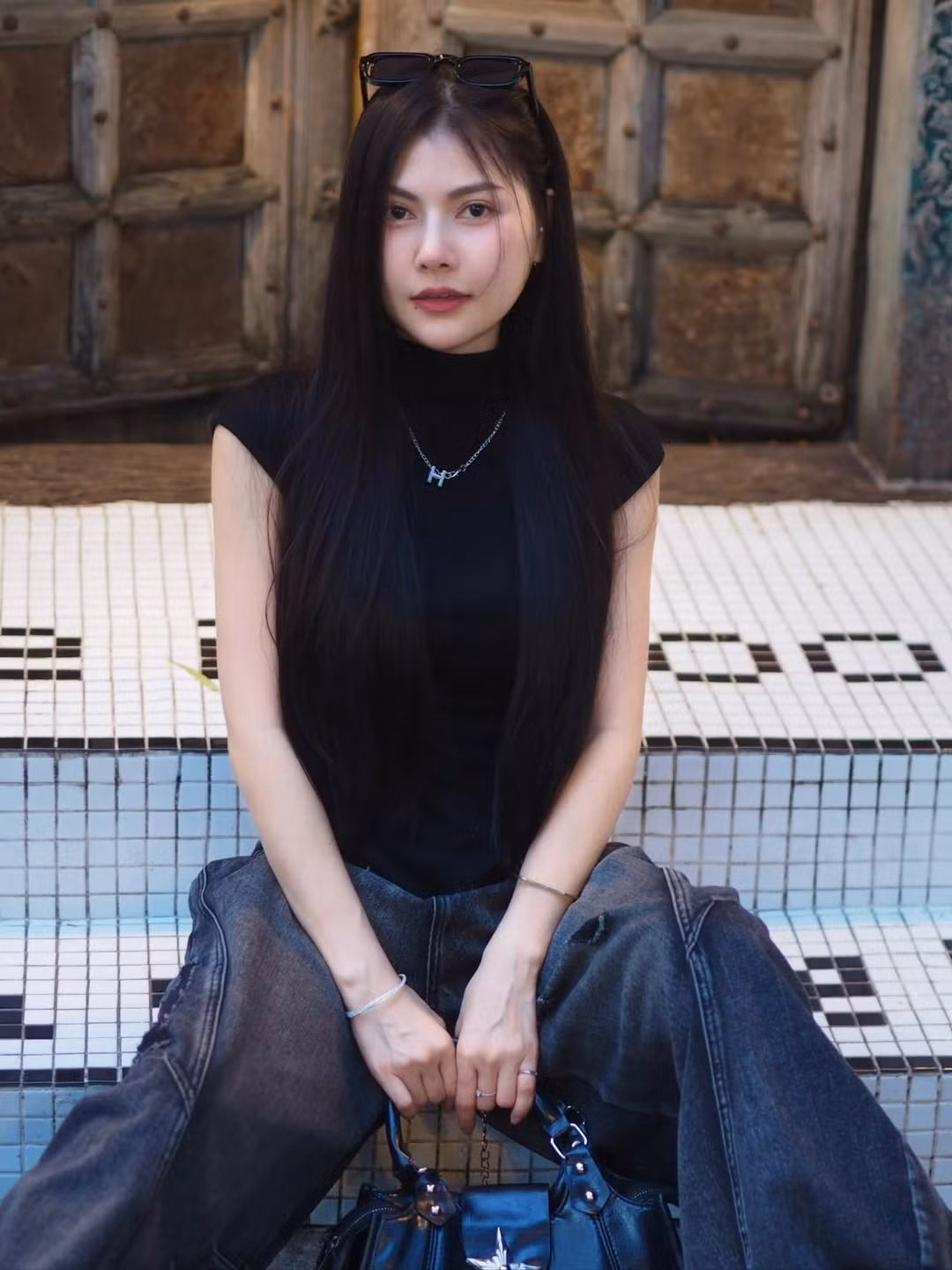 Sasithon Miyawong có phong cách thời trang khá đa dạng, khi thì năng động, trẻ trung, lúc lại phóng khoáng, gợi cảm. (Ảnh: IGNV)