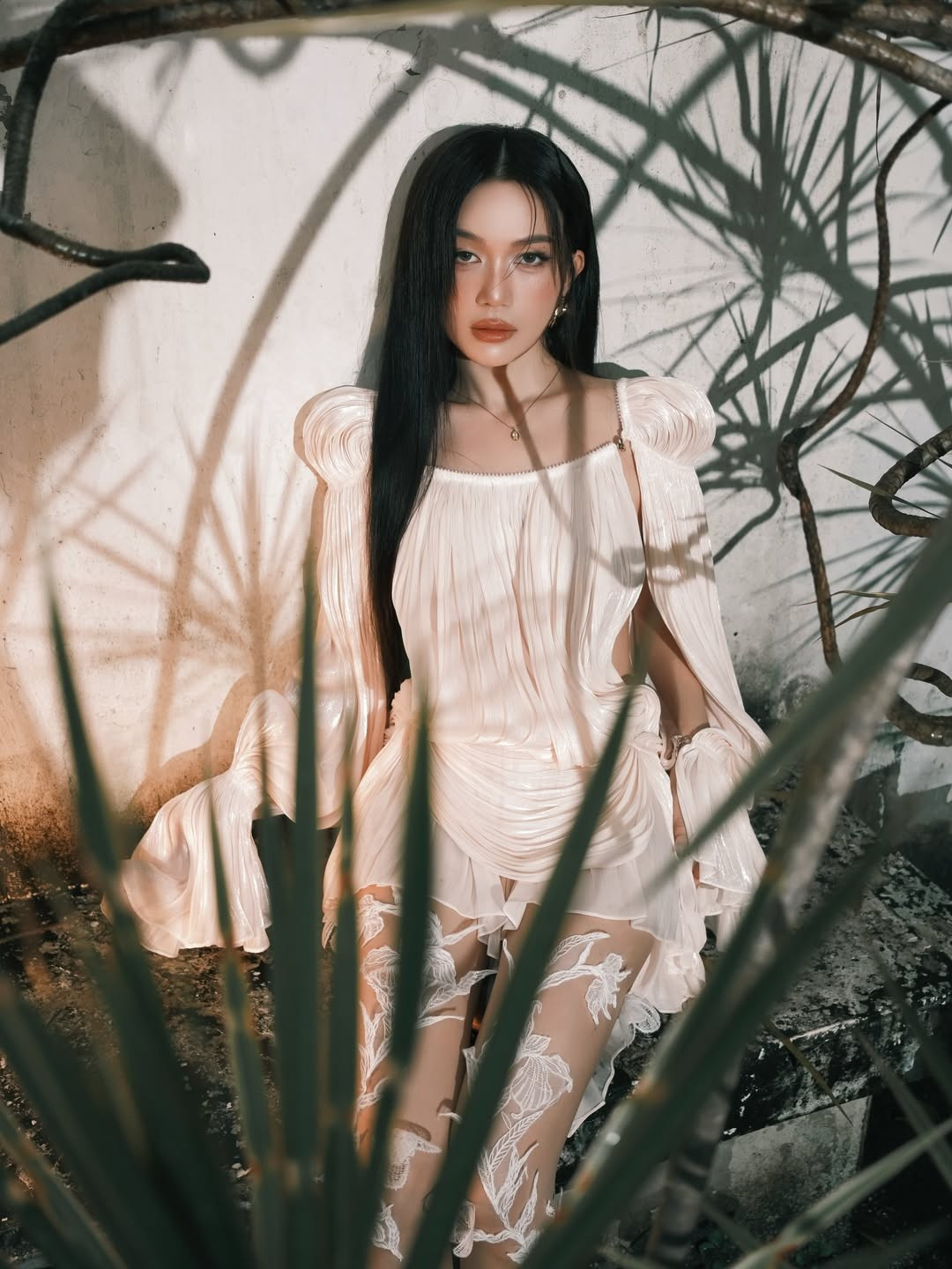 Cùng với bộ ảnh, Sĩ Thanh đăng tải dòng trạng thái đầy cảm xúc: "Chào tuổi mới của mình, cái tuổi ô mai gót. Cảm ơn những tháng ngày đã qua, những giọt mồ hôi trên thảm tập, những nụ cười thật lòng và cả những lần trái tim mỏi mệt nhưng vẫn chọn bước tiếp." (Ảnh: IGNV)