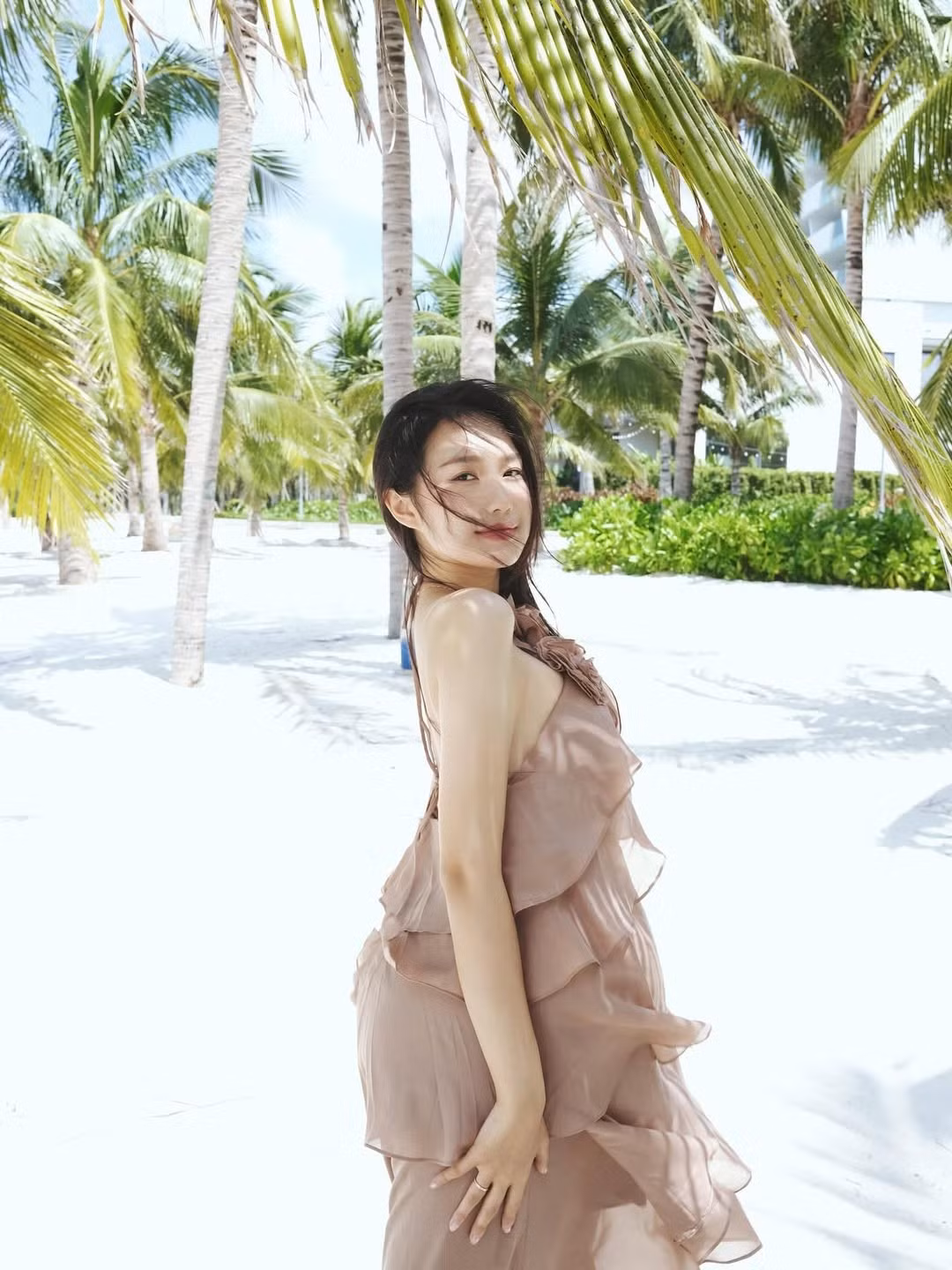 Sau khi kết hôn và sinh con, nhan sắc của cô nàng được nhận xét ngày càng thăng hạng, mặn mà và quyến rũ hơn.