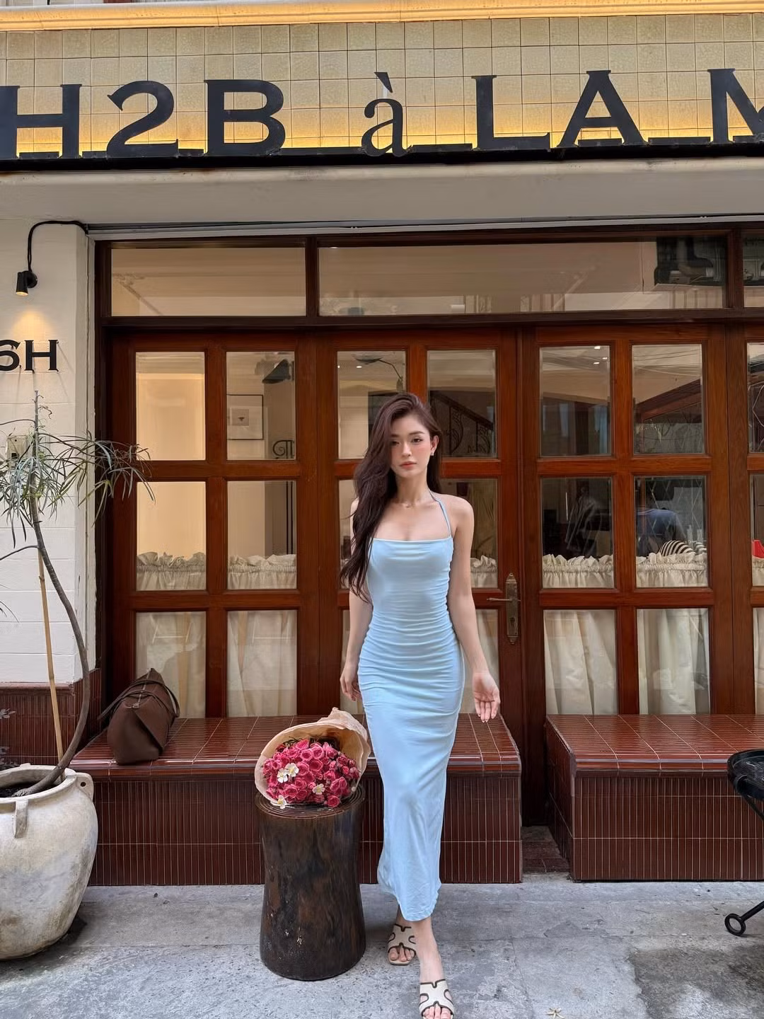 Thiết kế ôm sát cơ thể với chất liệu co giãn đã giúp cô nàng sinh năm 2002 khoe trọn đường cong nuột nà và vóc dáng thon gọn. (Ảnh: IGNV)