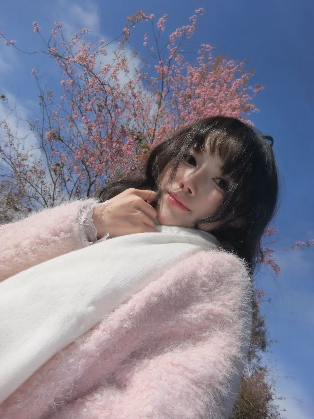 Vốn nổi tiếng với phong cách thời trang Lolita và vẻ ngoài xinh xắn như búp bê, Pun một lần nữa khẳng định gu thẩm mỹ cực chất của mình qua bộ ảnh này. (Ảnh: IGNV)