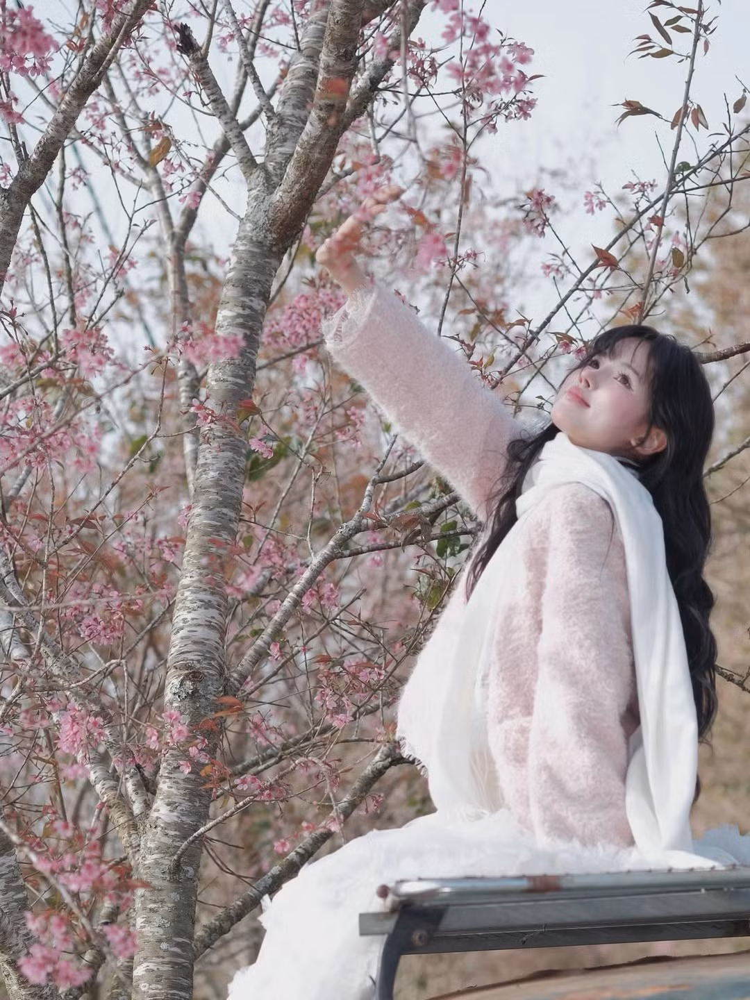 Không cần cầu kỳ, chính sự trong trẻo và ngọt ngào của cô nàng đã tạo nên sức hút khó cưỡng giữa khung cảnh thiên nhiên tuyệt đẹp. (Ảnh: IGNV)