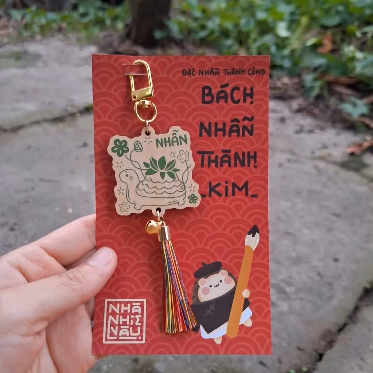 Sau khi nhận lì xì, người nhận có thể giữ lại chiếc móc khóa như một món đồ lưu niệm hoặc vật phẩm phong thủy mang theo bên mình suốt cả năm.