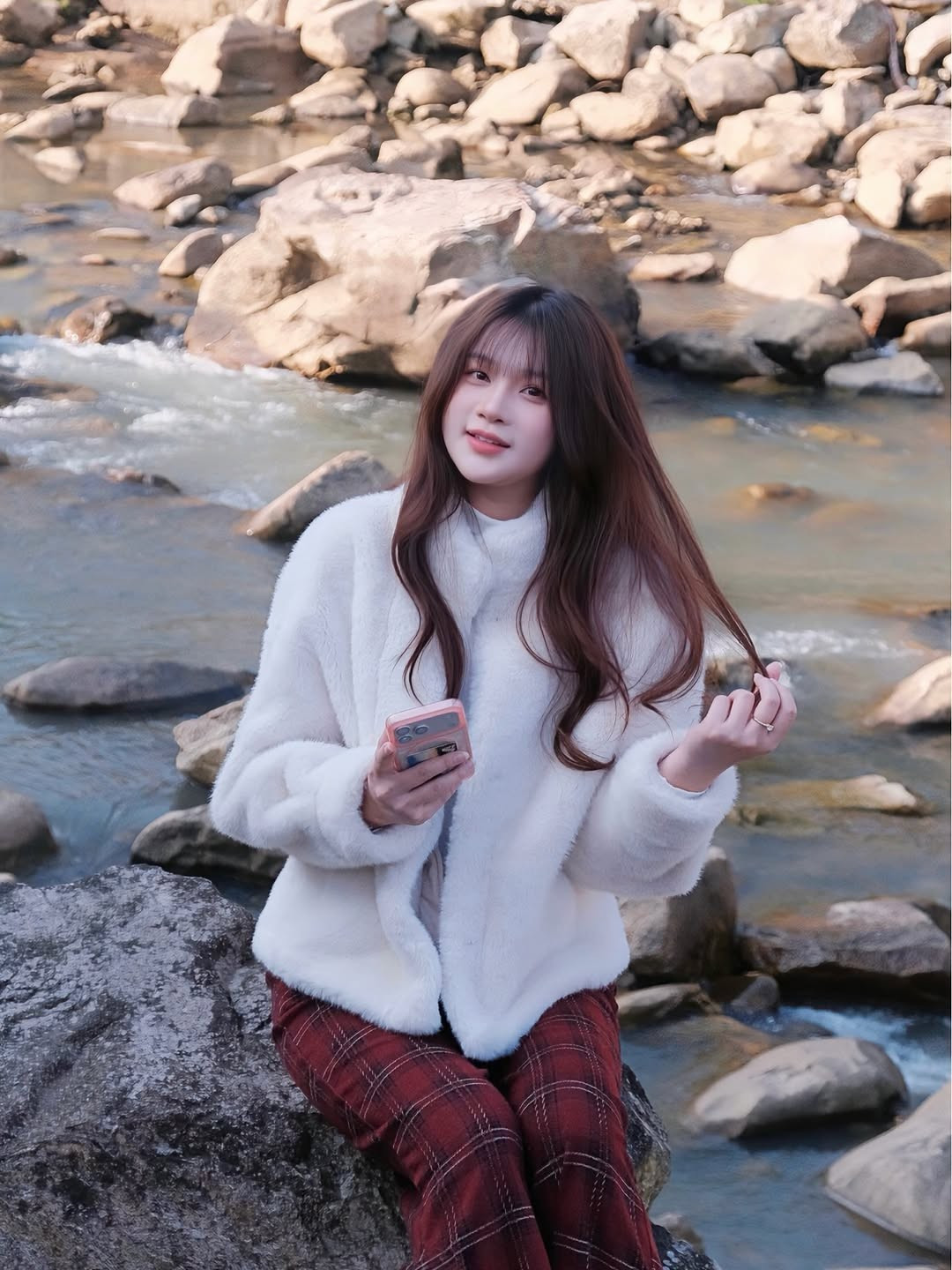 Thậm chí, Lyly còn từng "bạo miệng" chia sẻ về tương lai viên mãn, cho thấy mối quan hệ của cả hai đang rất ổn định và nghiêm túc. (Ảnh: IGNV)