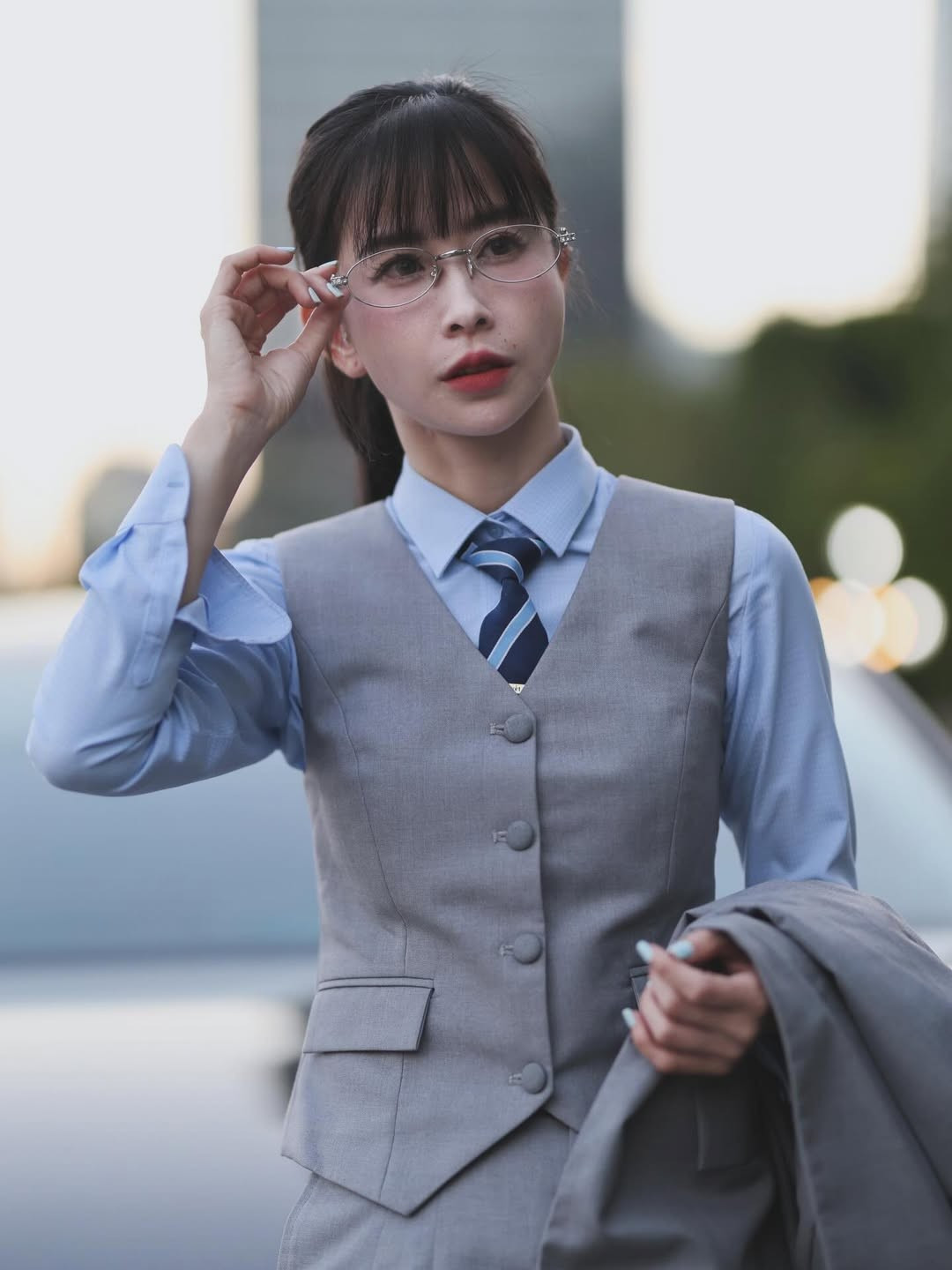 Khác với hình ảnh mạnh mẽ, quyết liệt với những cú đá sấm sét trên thảm đấu, ngoài đời Châu Tuyết Vân lại là một cô gái ngọt ngào và đa năng. (Ảnh: IGNV)