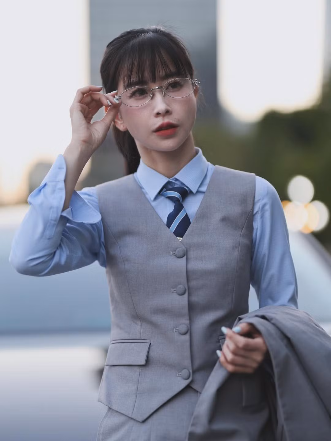 Khác với hình ảnh mạnh mẽ, quyết liệt với những cú đá sấm sét trên thảm đấu, ngoài đời Châu Tuyết Vân lại là một cô gái ngọt ngào và đa năng. (Ảnh: IGNV)