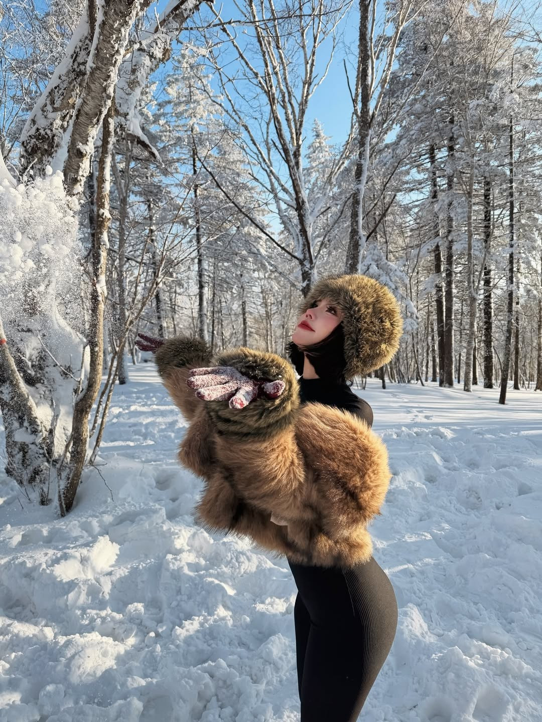 Trong loạt ảnh được đăng tải, Thúy Quỳnh diện một bộ đồ liền thân màu đen ôm sát, khoe trọn những đường cong cơ thể "cực phẩm". (Ảnh: IGNV)