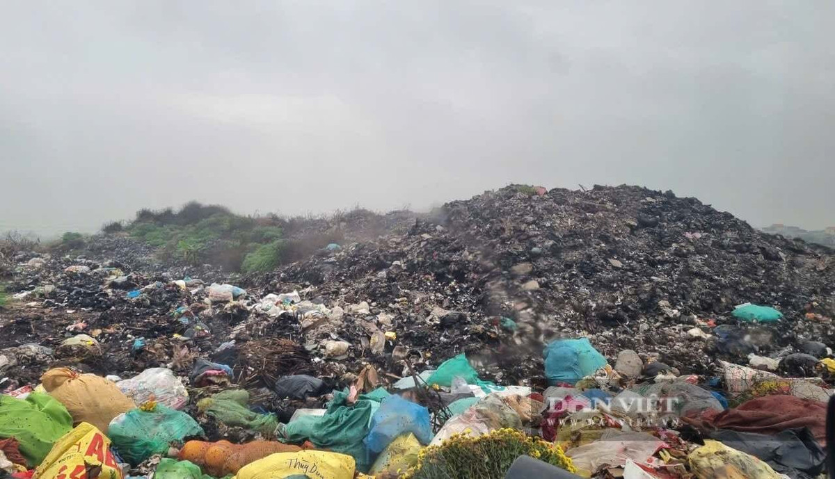 Đốt rác gây khói độc tại xã Vũ Dương, tỉnh Ninh Bình. Ảnh: Vũ Thượng