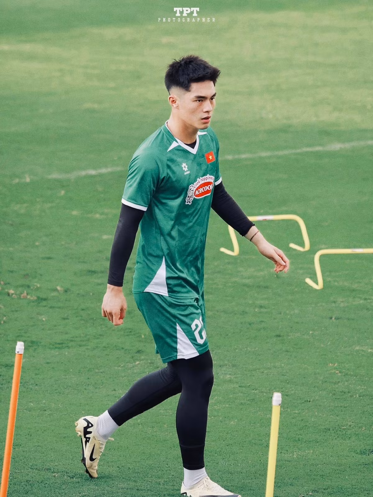 Trần Trung Kiên, thủ môn trẻ thuộc biên chế Hoàng Anh Gia Lai (HAGL), đang là cái tên được nhắc đến nhiều nhất cho vị trí người gác đền số 1 của đội tuyển U22 Việt Nam tại SEA Games 33 sắp tới. (Ảnh: FBNV)