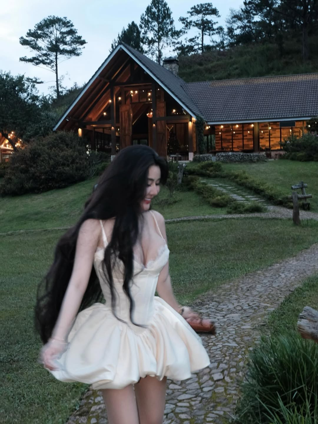 Dòng chữ ngắn gọn trên ảnh không chỉ là lời chia sẻ về những khoảnh khắc "nuông chiều bản thân", mà còn là một gợi ý về phong cách sống hiện đại cho phái đẹp: Hãy đầu tư cho sức khỏe, dành thời gian thư giãn và tận hưởng những niềm vui nhỏ bé nhất. (Ảnh: IGNV)