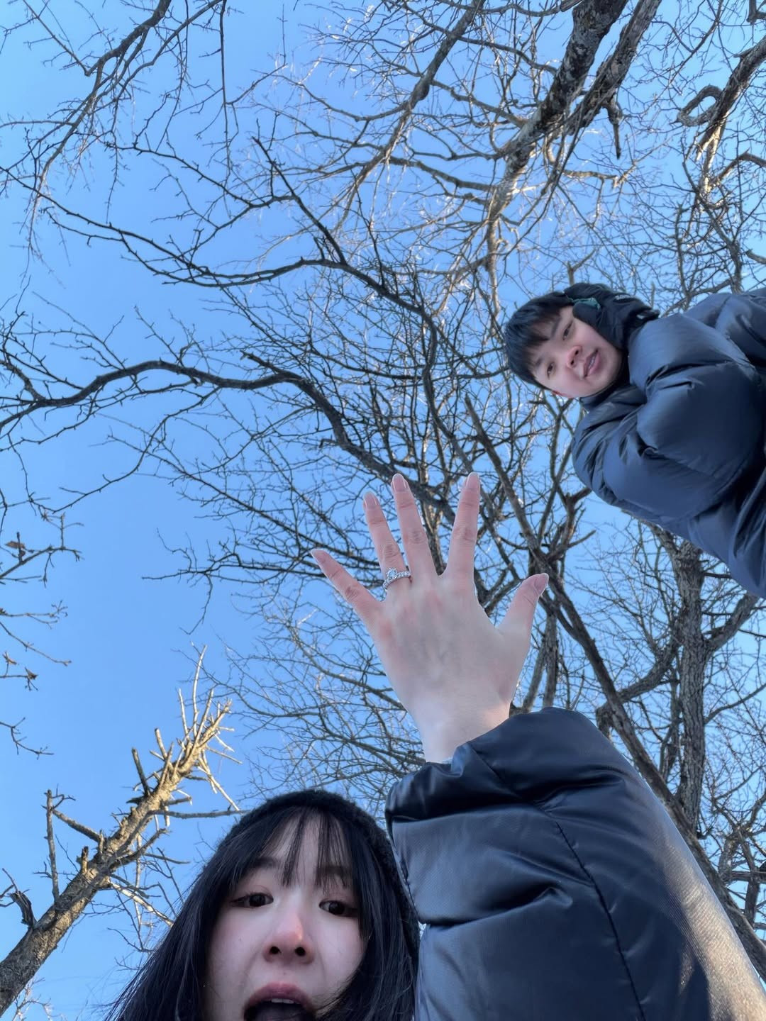 Trên trang cá nhân, cả ADC và Kim Chung đồng loạt chia sẻ những hình ảnh hạnh phúc tại Hàn Quốc. (Ảnh: IG @kimchunqg)