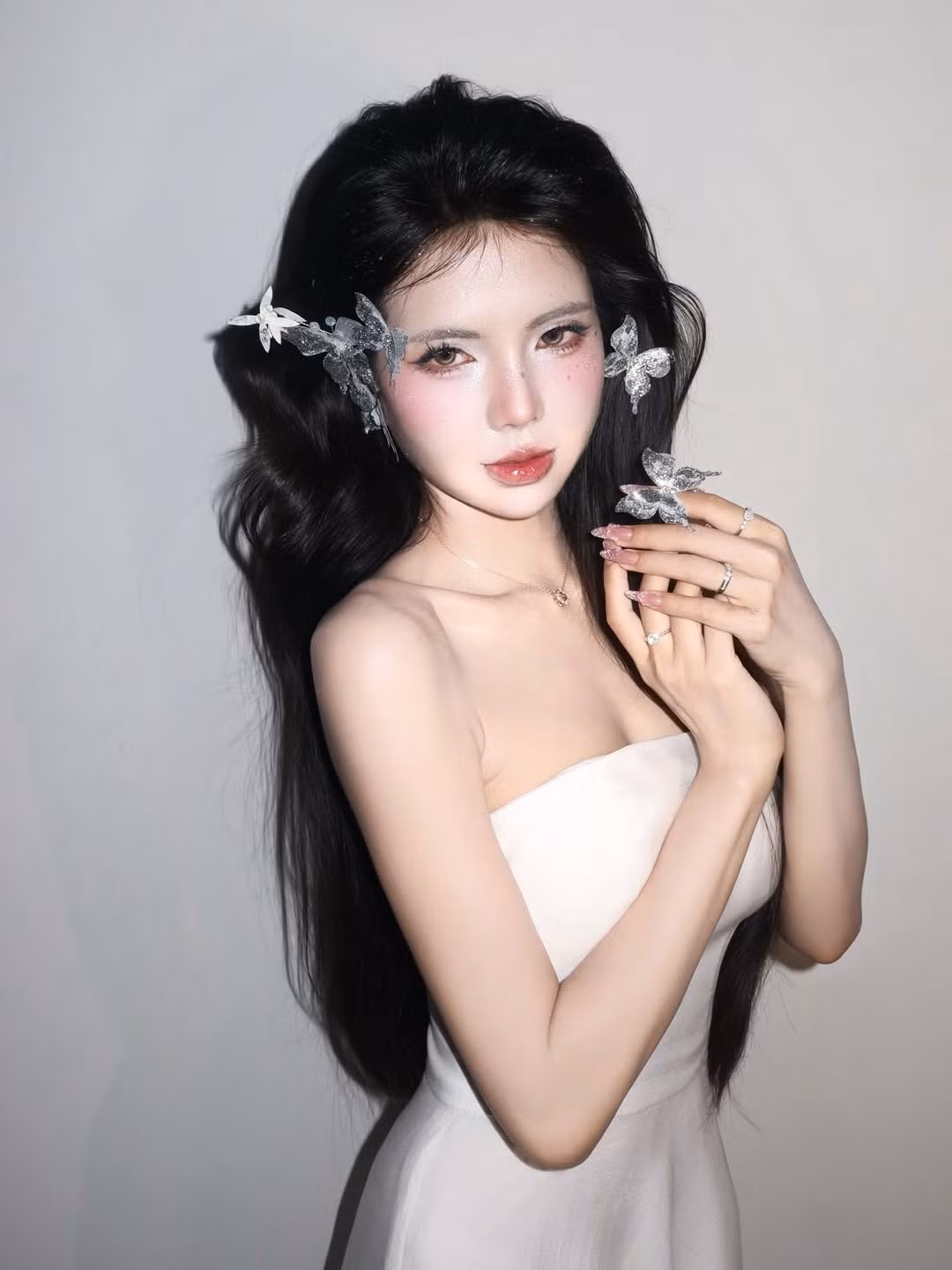 Hàng loạt bình luận được người hâm mộ để lại dưới bài đăng. Đa số đều bày tỏ sự bất ngờ và ngưỡng mộ trước vẻ đẹp "cực phẩm" của Mai Dora. (Ảnh: IGNV)