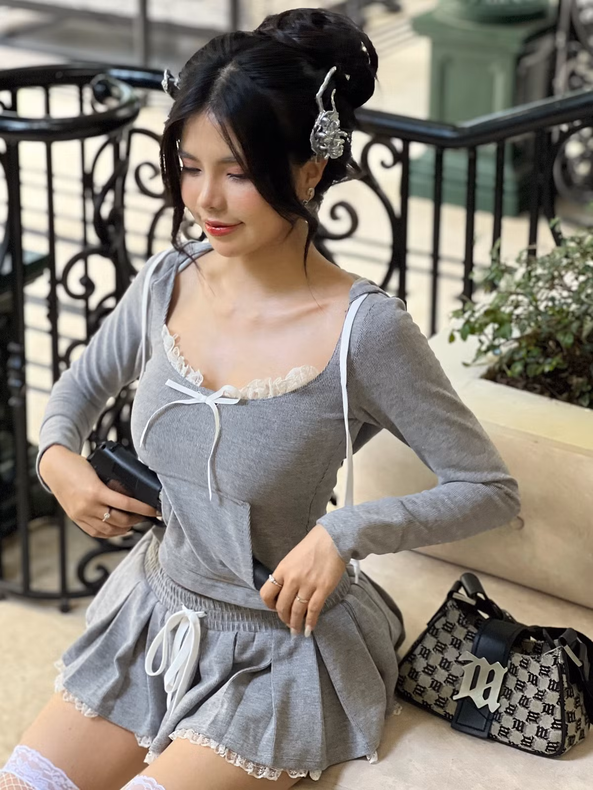 Điều làm nên sức hút đặc biệt của Mai Dora chính là sự đối lập giữa gương mặt có phần ngây thơ, ngọt ngào, chuẩn gu Á Đông và một thân hình bốc lửa, quyến rũ. Đây cũng là yếu tố giúp cô luôn nổi bật và thu hút lượng fan hâm mộ đông đảo. (Ảnh: IGNV)