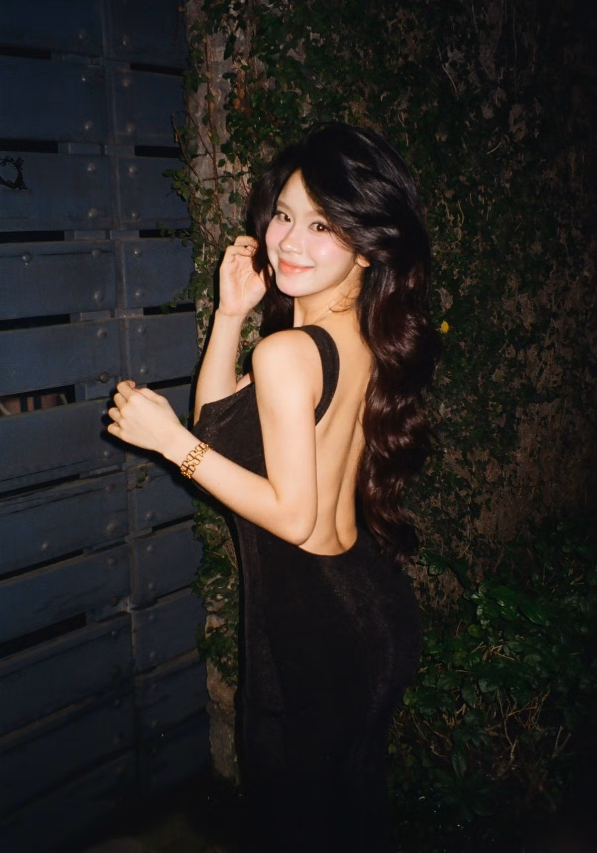 Sau sinh, Hàn Hằng được khen ngợi là về dáng thần tốc, vẫn giữ được vóc dáng nuột nà và nhan sắc quyến rũ như thời con gái. (Ảnh: IGNV)