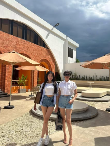 Ở thời điểm hiện tại, dù đã bước qua tuổi U50, bà Mai Đoàn vẫn khiến nhiều người phải xuýt xoa với sắc vóc trẻ trung, sang trọng, trẻ hơn tuổi thật rất nhiề