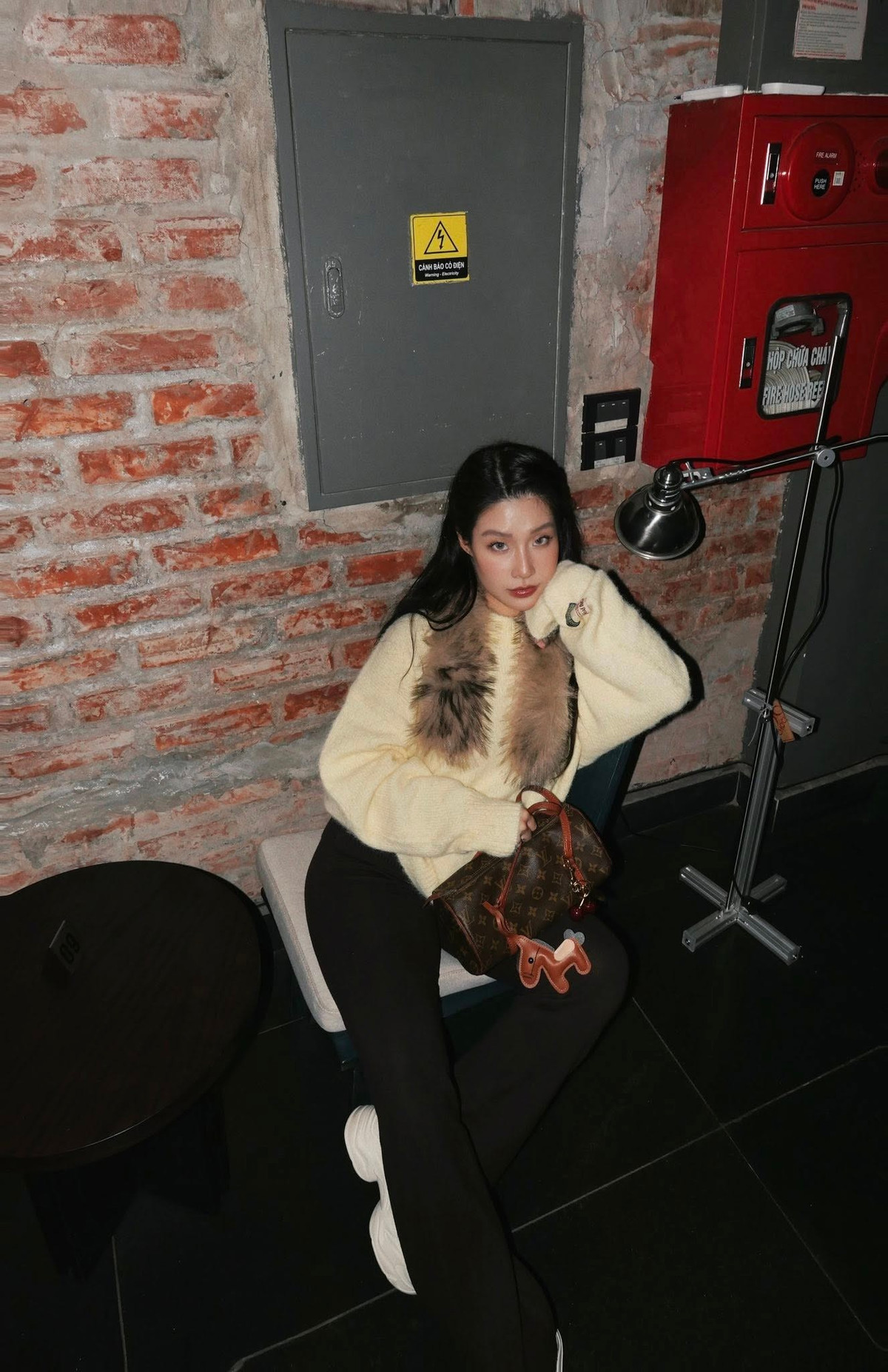 Nhiều người còn đùa rằng: "Đúng là mẹ bầu nhà người ta, càng bầu lại càng xinh!". Bên cạnh đó, nhiều bình luận lại gửi lời chúc mừng năm mới đến gia đình Rhymastic: "Happy new year gia đình nhé, chúc cả nhà mạnh khoẻ, bình an, nhiều tiền". (Ảnh: FBVN)