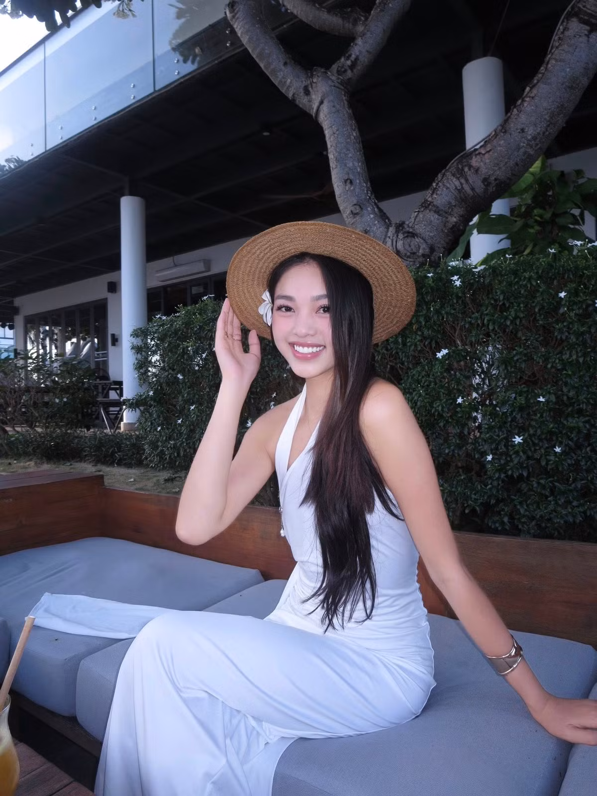 Trong cương vị một vận động viên bóng chuyền chuyên nghiệp, năm 2018 và 2020, cô từng cùng đội tuyển thi đấu đoạt huy chương đồng giải trẻ Vô địch quốc gia. Thảo Liên cũng được người hâm mộ gọi với cái tên “hoa khôi bóng chuyền”. (Ảnh: FBNV)