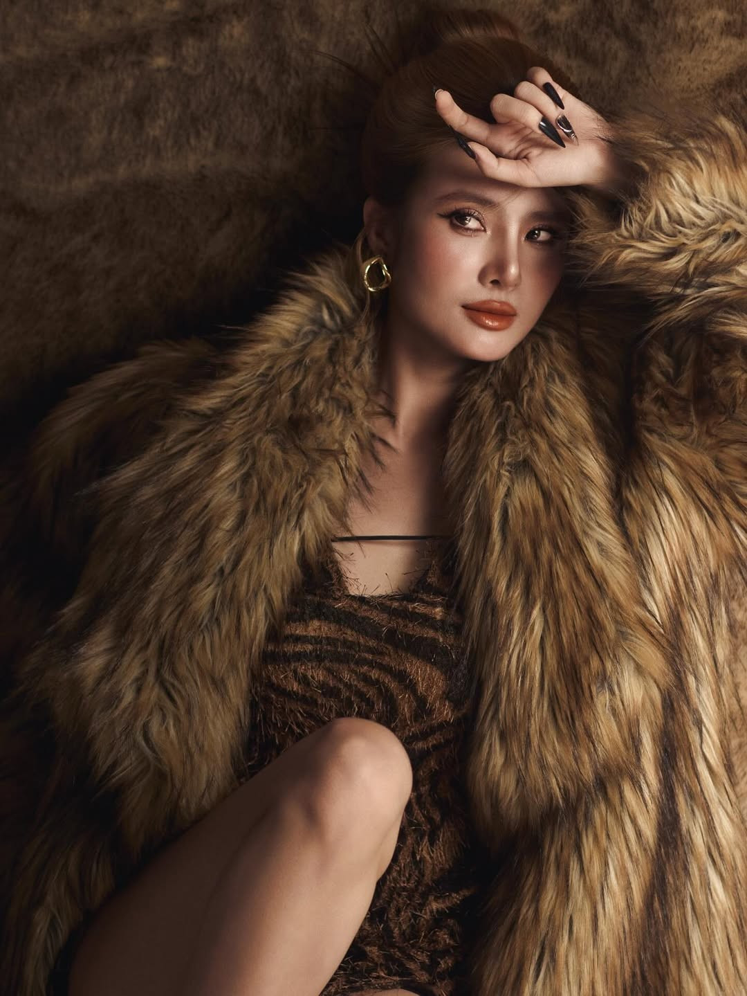 Dù không còn hoạt động nghệ thuật nhưng Lê Khánh Chi - em gái ruột của cựu danh thủ Công Vinh, luôn là cái tên thu hút sự chú ý của cộng đồng mạng. Không chỉ nổi tiếng với mối quan hệ với anh trai, cô còn được biết đến với nhan sắc xinh đẹp và phong cách thời trang ấn tượng. (Ảnh: IGNV)