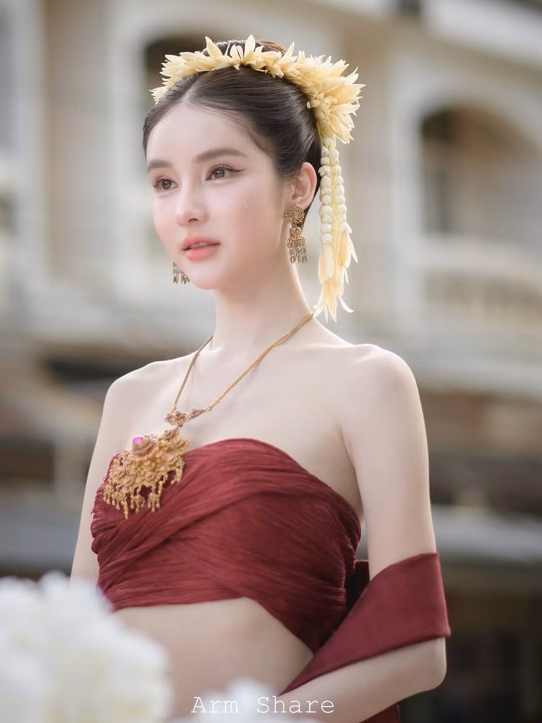 Danh tính của nhân vật chính không ai khác chính là Yoshi Rinrada Thurapan, cựu Hoa hậu Chuyển giới Thái Lan (Miss Tiffany's Universe) năm 2017. (Ảnh: IGNV)