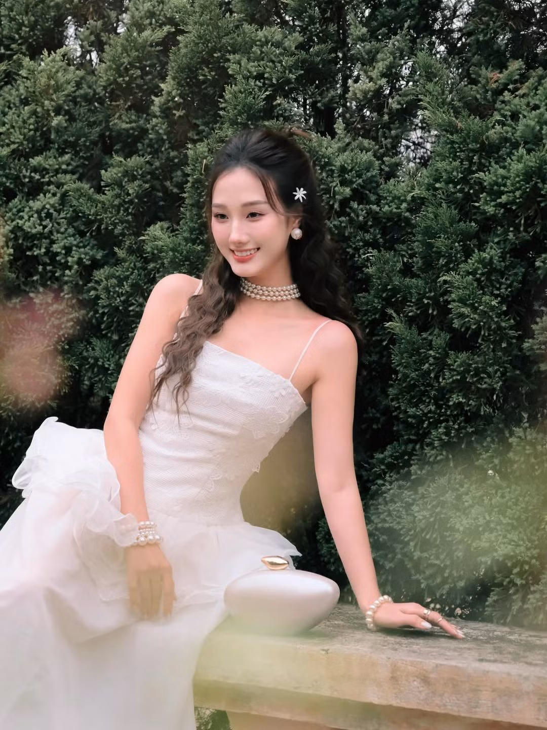 Gương mặt thanh tú với những đường nét hài hòa, đặc biệt là nụ cười rạng rỡ, chính là "vũ khí" giúp Khánh Ly tỏa sáng trong mọi khung hình. (Ảnh: IGNV)