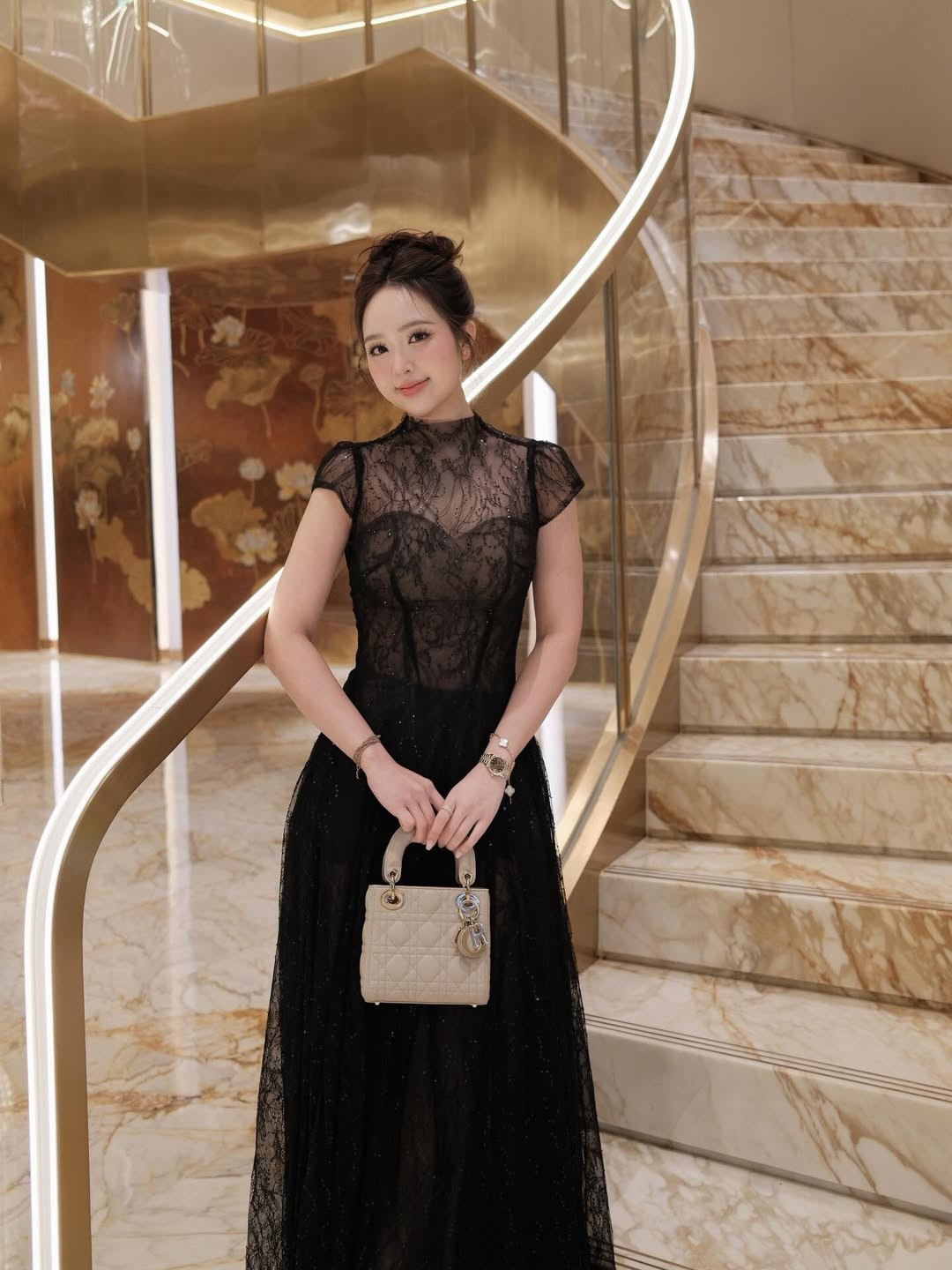 Phương Anh từng trải qua một cuộc hôn nhân từ khá sớm và hiện đang là mẹ của hai thiên thần nhỏ. Sau những biến cố đã qua, hot girl sinh năm 1997 chọn cách sống tích cực, dành phần lớn thời gian để chăm sóc bản thân và phát triển sự nghiệp. (Ảnh: IGNV)