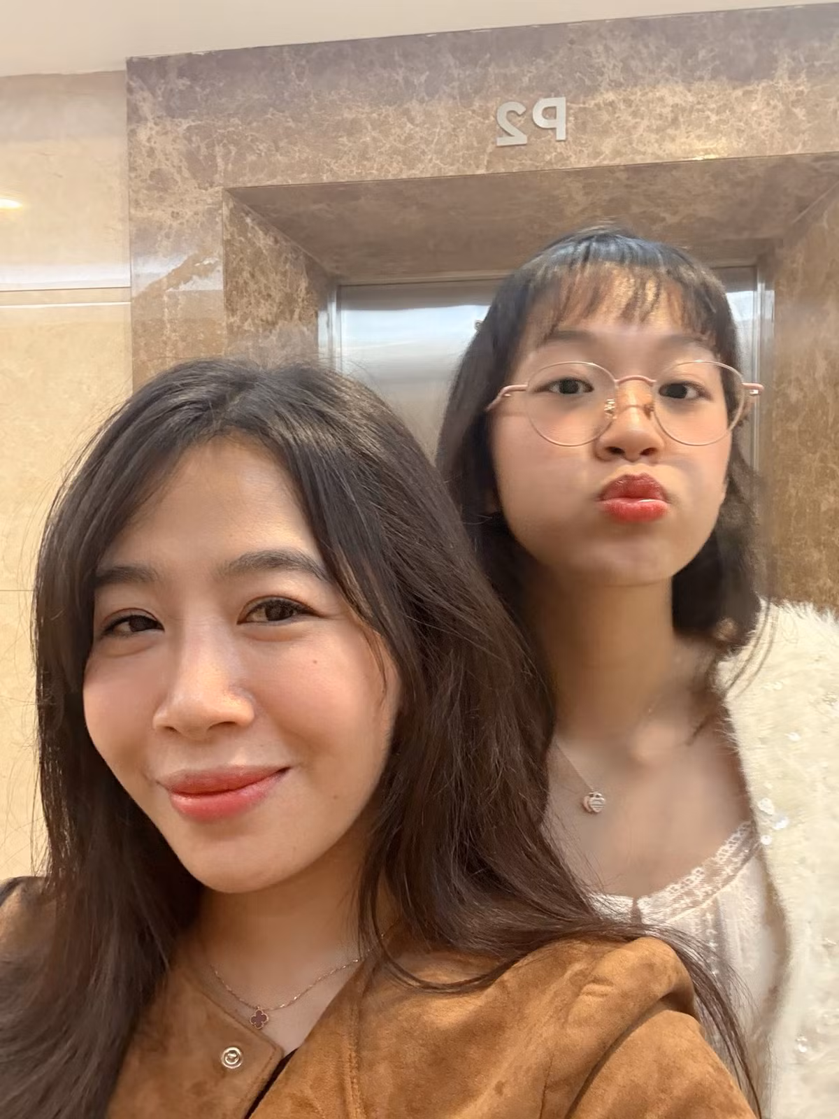 MC Diệp Chi nổi tiếng là một bà mẹ đơn thân sành điệu và vô cùng tâm lý. Mối quan hệ giữa cô và con gái An Nhiên không chỉ là mẹ - con mà còn thân thiết như hai người bạn đồng hành.