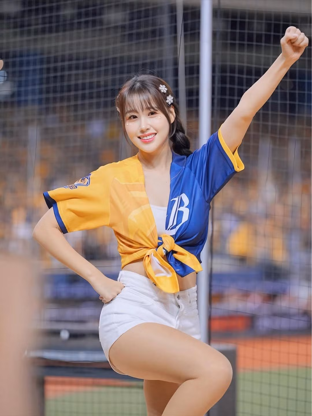 Nữ thần cổ vũ tiết lộ rằng gia đình cô vừa trải qua một giai đoạn vô cùng khó khăn. Vào đầu tháng 11, cô nhận được tin dữ rằng bố mình bị chẩn đoán mắc bệnh ung thư. Tin tức này như một cú sốc lớn khiến cô rơi vào trạng thái bàng hoàng và đau buồn tột độ. (Ảnh: IGNV)