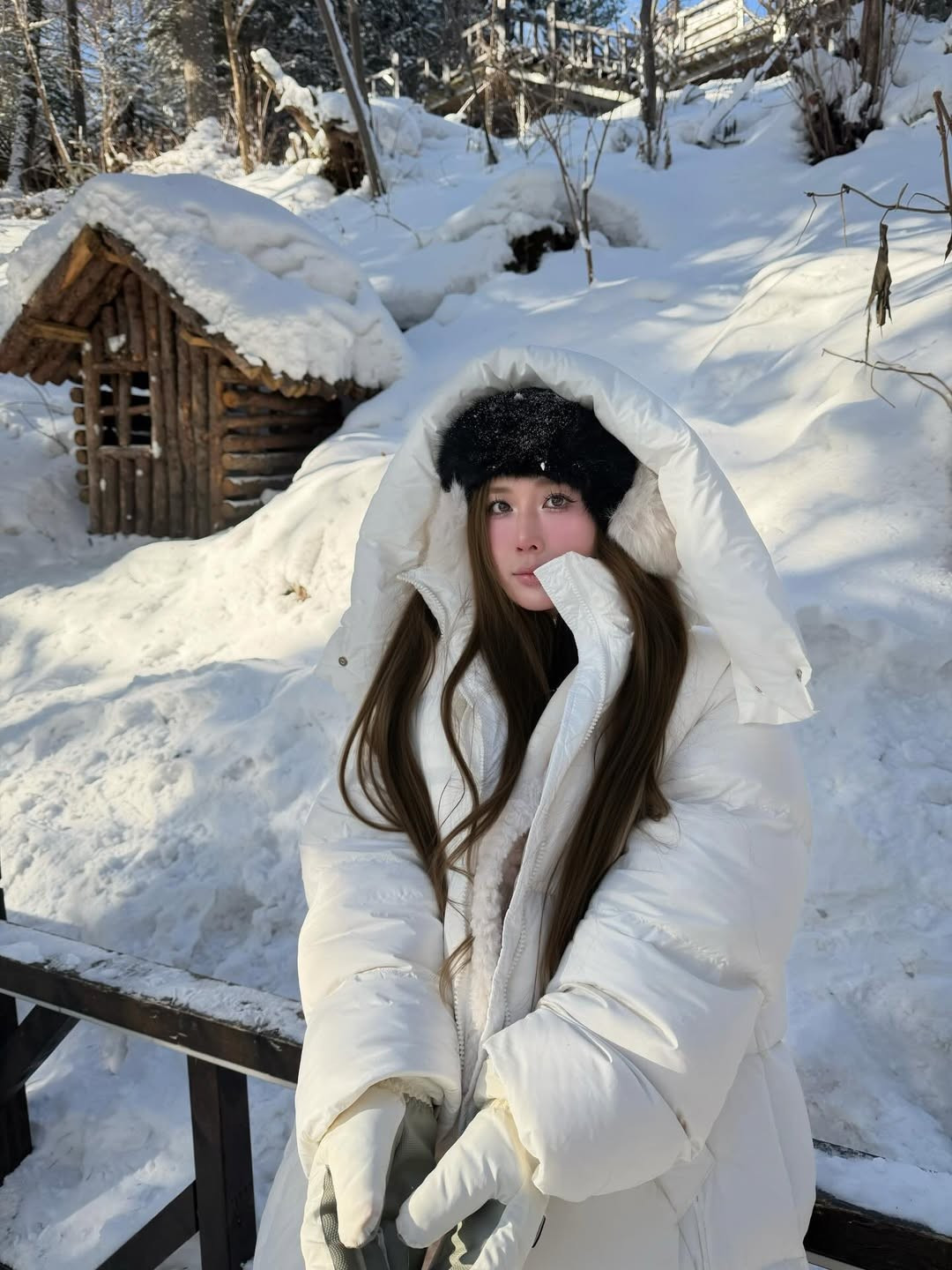 Nhiều netizen đã phải thốt lên: "Nhìn ảnh mà quên luôn là trời đang lạnh", hay "Đúng là thời trang đánh tan thời tiết!". (Ảnh: IGNV)