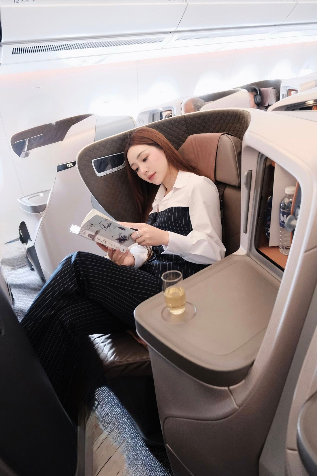 Quỳnh Kool không chỉ tậu xe, làm nhà cho bố mẹ, trong đời thực cô còn có cuộc sống sang chảnh. Trên trang cá nhân, nữ diễn viên thường xuyên chia sẻ loạt hình ảnh du lịch sang xịn đến khắp các địa điểm nổi tiếng.