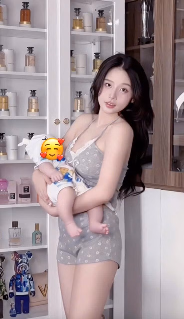 Nhiều người dùng mạng xã hội đã không ngớt lời khen ngợi và xin bí quyết về dáng, đồng thời danh tính nàng hot mom cũng khiến nhiều người tò mò, tìm kiếm. (Ảnh: FBNV)