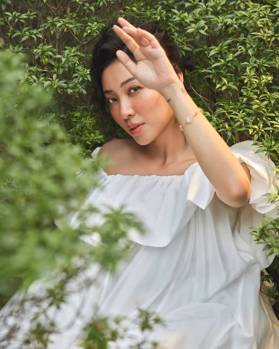 Yumi Dương vốn được biết đến là một người dẫn chương trình có gu ăn mặc đẹp và lối sống hiện đại, văn minh. Từ khi mang thai, cô vẫn duy trì phong độ về hình ảnh, thường xuyên xuất hiện với những outfit chỉn chu, tinh tế và tràn đầy năng lượng tích cực.