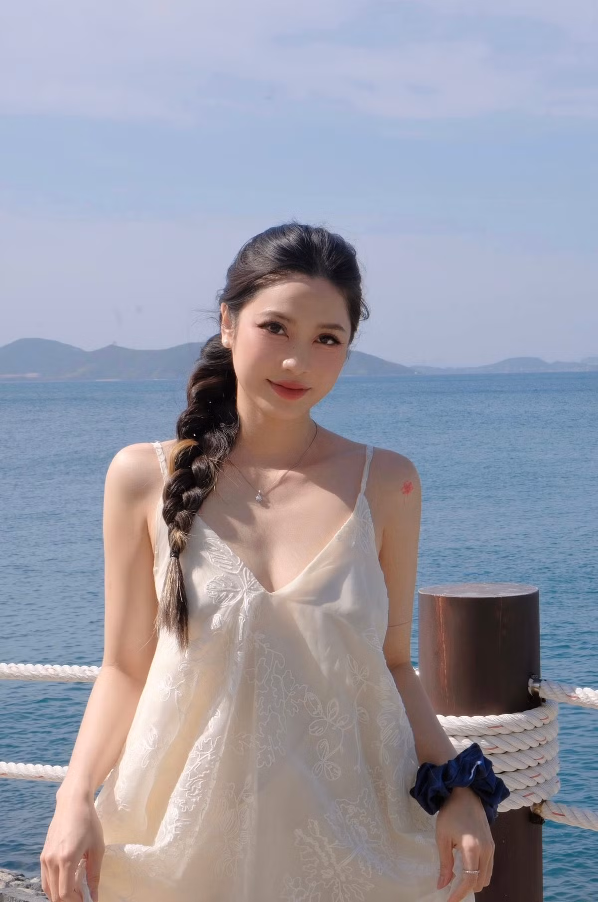 Cô nàng sở hữu thân hình mảnh mai, có thể cân được mọi thiết kế khác nhau. (Ảnh: FBNV)