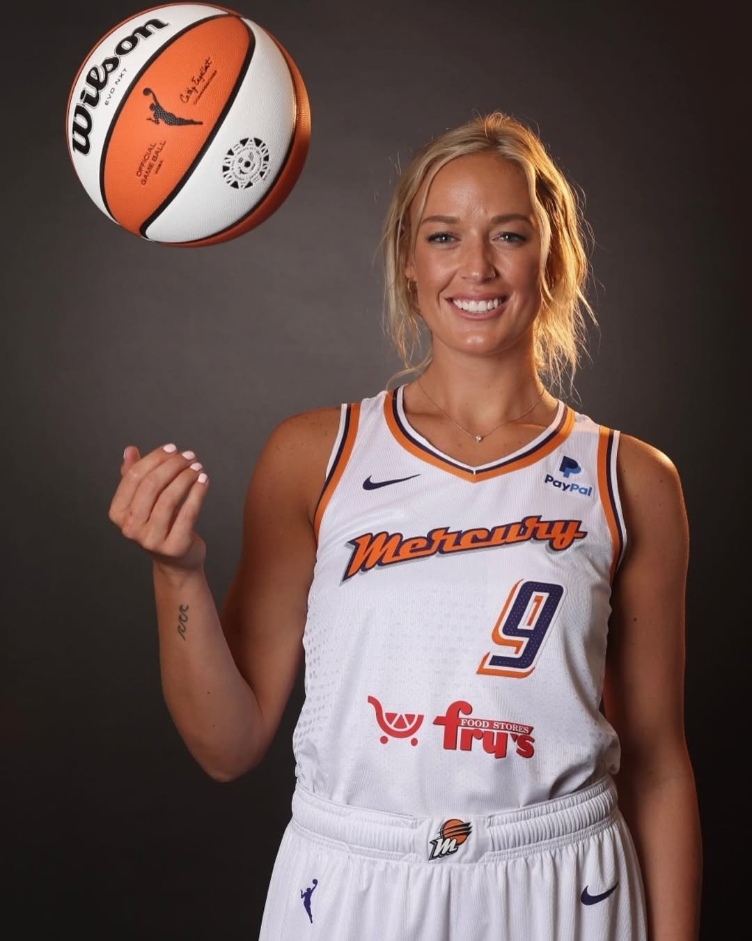 Video sử dụng nhạc nền bài hát Manchild của Sabrina Carpenter, kèm dòng chú thích "@some refs" (ám chỉ một số trọng tài), với phần lời châm biếm: “Ngu ngốc hay là chậm hiểu? Có thể là vô dụng”.