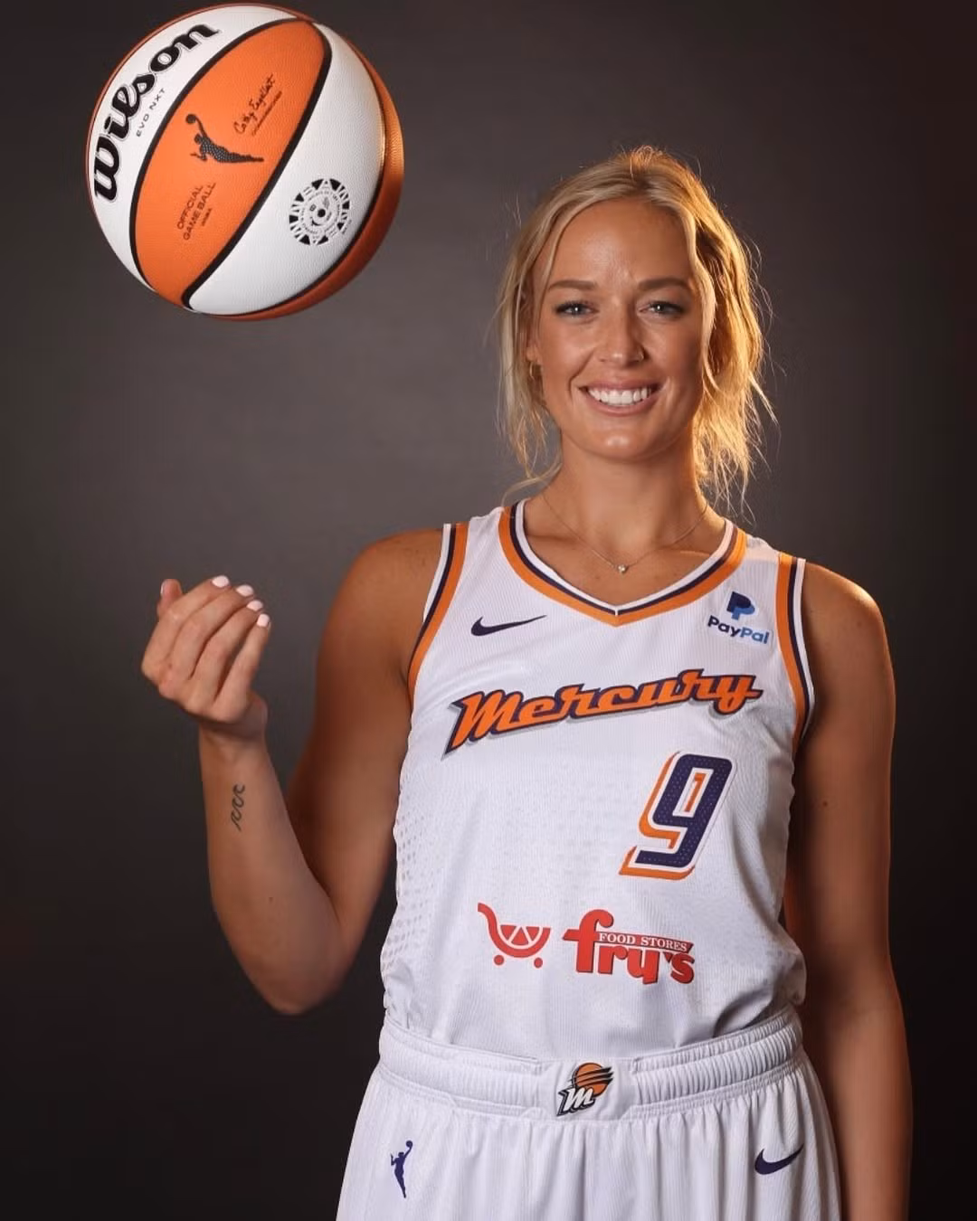 Video sử dụng nhạc nền bài hát Manchild của Sabrina Carpenter, kèm dòng chú thích "@some refs" (ám chỉ một số trọng tài), với phần lời châm biếm: “Ngu ngốc hay là chậm hiểu? Có thể là vô dụng”.