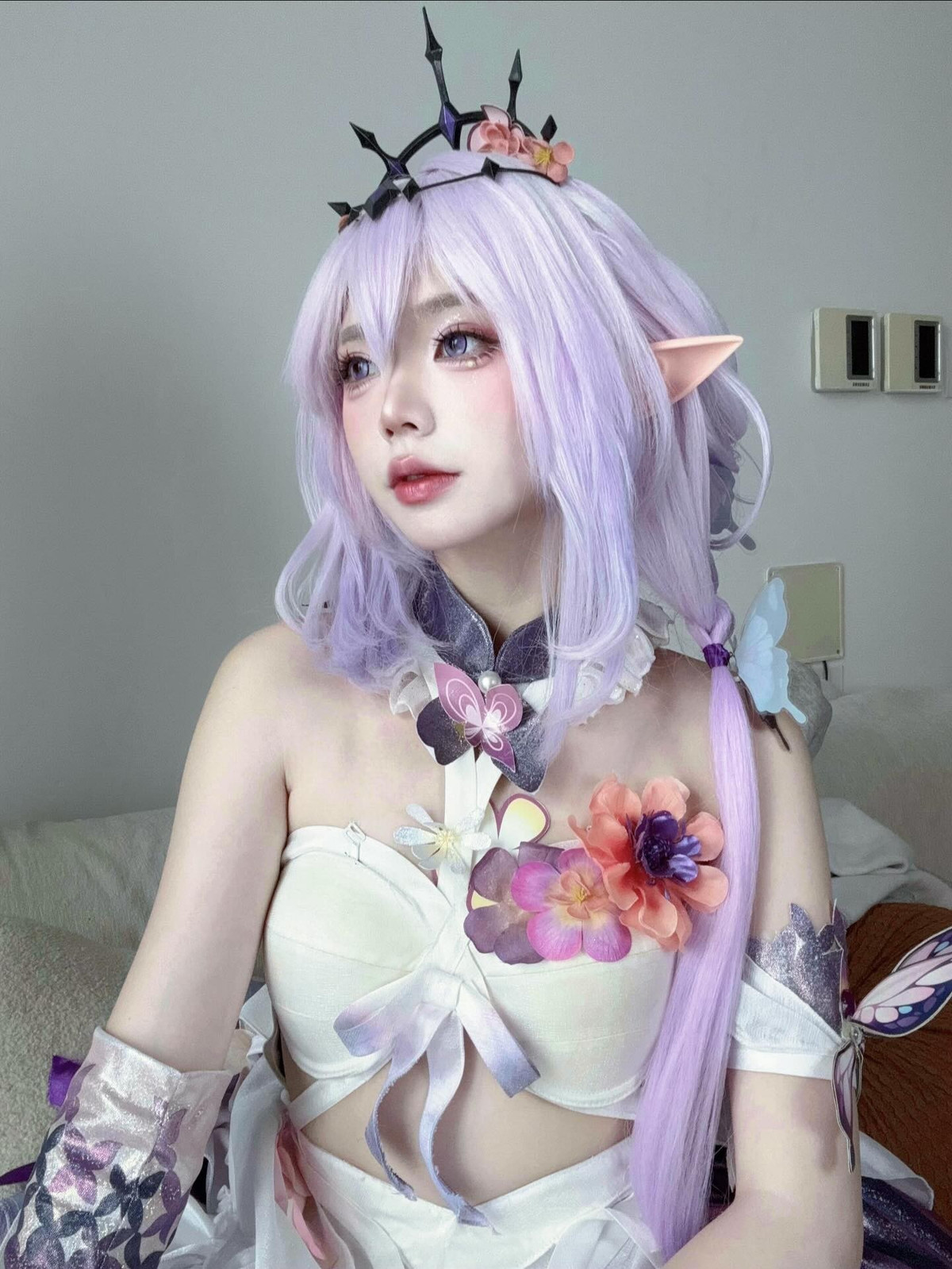 Du Phong Linh không chỉ là một cosplayer tài năng mà còn là một nữ streamer nổi tiếng trong cộng đồng game Việt Nam, đặc biệt là các tựa game như Liên Minh Huyền Thoại và Valorant. (Ảnh: IGNV)