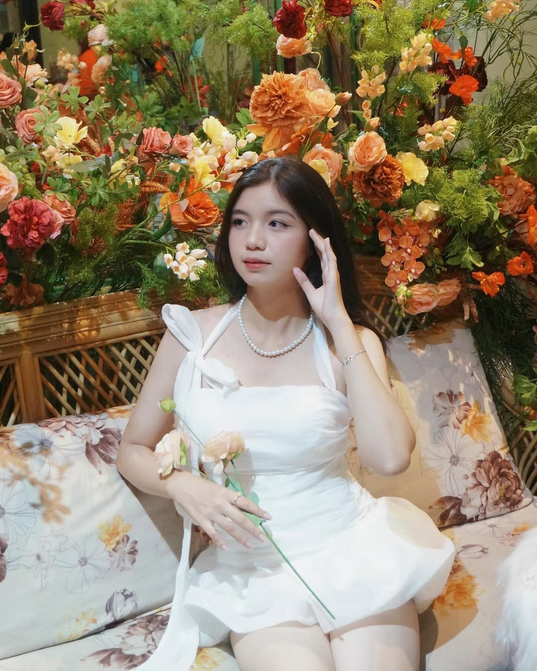 Loạt ảnh mùa lễ hội này không chỉ là món quà dành tặng người hâm mộ mà còn khẳng định sức hút bền bỉ của nàng "hot girl cảnh sát". (Ảnh: IGNV)