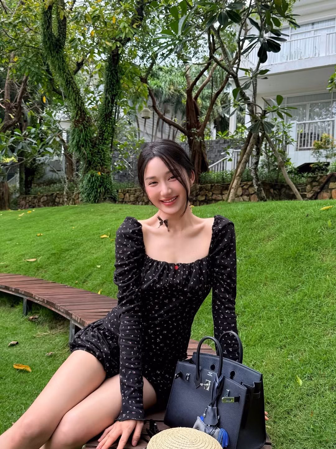 Cô nàng cũng nhiều lần khiến người khác nhầm lẫn là người Hàn Quốc với tên của mình, cũng như gương mặt với những đường nét ngọt ngào, ấn tượng tựa như các cô gái xứ kim chi. (Ảnh: IGNV)