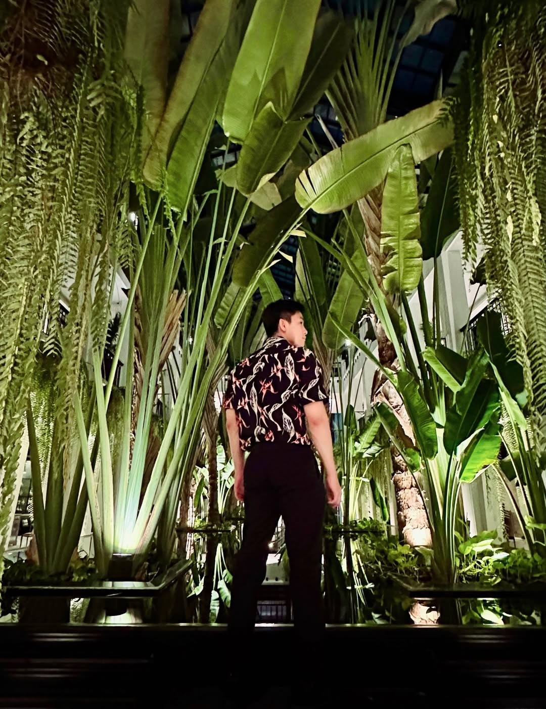 Năm 2018, ở tuổi 23, Chris Khoa trở thành cố vấn cho Bộ Tài chính Anh. Thời điểm đó, anh cũng chia sẻ sẽ tạm dừng hoạt động trên mạng xã hội vì "không thể kiểm soát được lượng tin nhắn rác và tài khoản giả mạo", khiến người hâm mộ lo lắng và tiếc nuối. (Ảnh: IGNV)