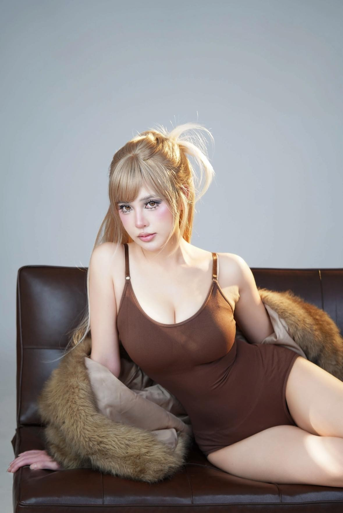 Cô nàng sở hữu phong cách thời trang biến hóa linh hoạt từ một "nàng thơ" ngọt ngào, trong trẻo đến một quý cô quyến rũ, cá tính. (Ảnh: IGNV)