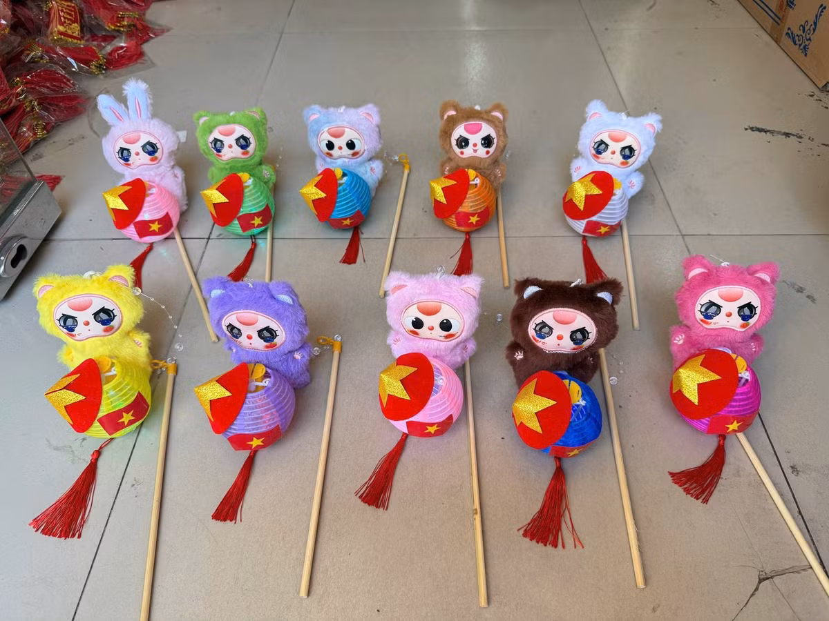 Phong cách cute và vintage của lồng đèn thú bông đã tạo nên cơn sốt trên các nền tảng mạng xã hội như TikTok.