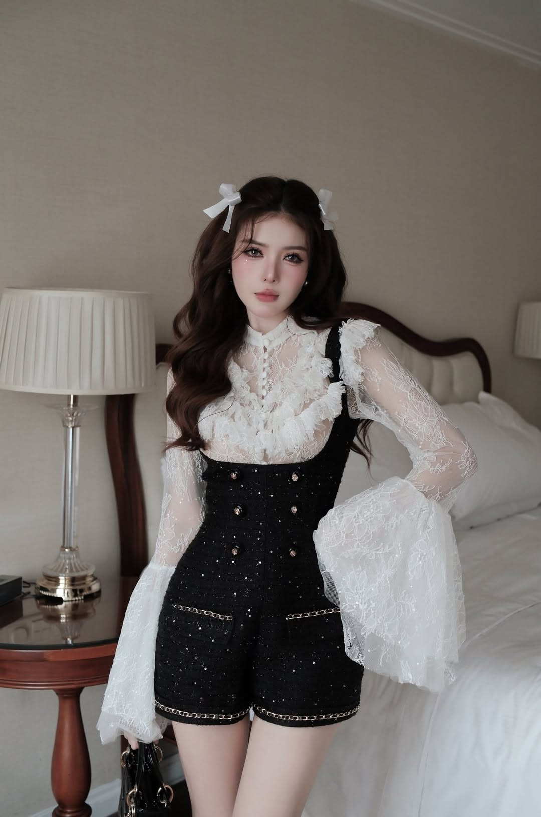 Lilly Luta là một trong số ít những hot girl đời đầu công khai việc phẫu thuật thẩm mỹ để hoàn thiện bản thân. (Ảnh: IGNV)