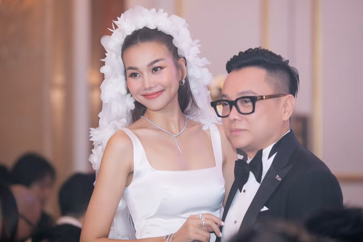 Anh là người có công lớn trong việc định hình phong cách cho nhiều ngôi sao hạng A của showbiz Việt như Hồ Ngọc Hà, Thanh Hằng, Mỹ Tâm, Thanh Lam, Lệ Quyên, H'Hen Niê... Những thiết kế của anh không chỉ tinh tế, độc đáo mà còn thể hiện kỹ thuật cắt may điêu luyện, tạo nên đẳng cấp riêng.