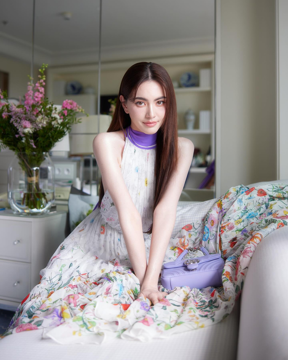 Với chiều cao 1m73 và gu thời trang ấn tượng, cô là gương mặt đại sứ cho nhiều thương hiệu quốc tế và là một trong những nghệ sĩ Thái Lan có sức ảnh hưởng hàng đầu trên Instagram. (Ảnh: IGNV)