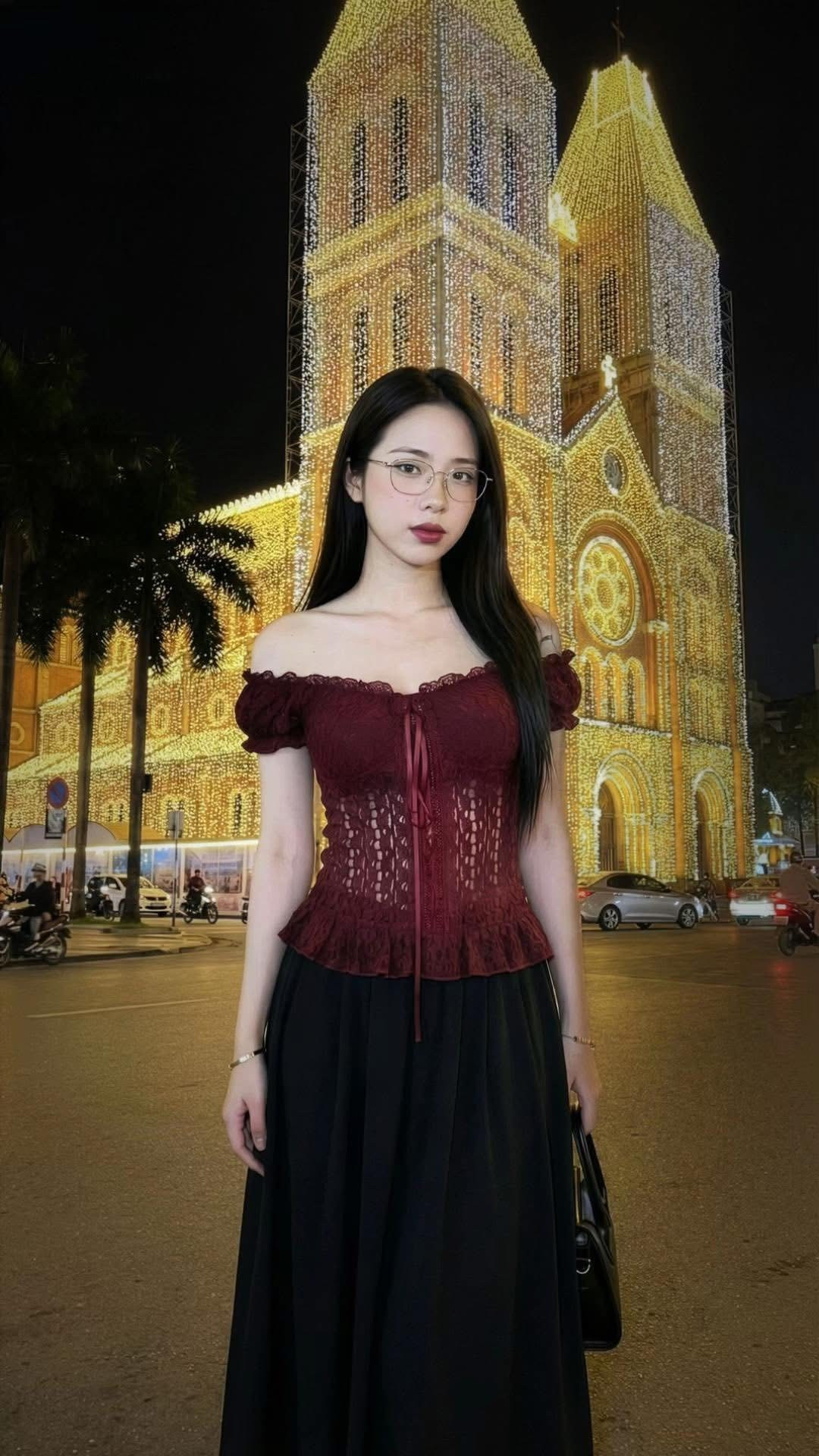 Thần thái trở nên tươi tắn, rạng rỡ với nụ cười tỏa nắng. Ánh mắt lờ đờ vì thiếu ngủ ở công ty giờ đây trở nên sắc sảo, cuốn hút lạ thường.