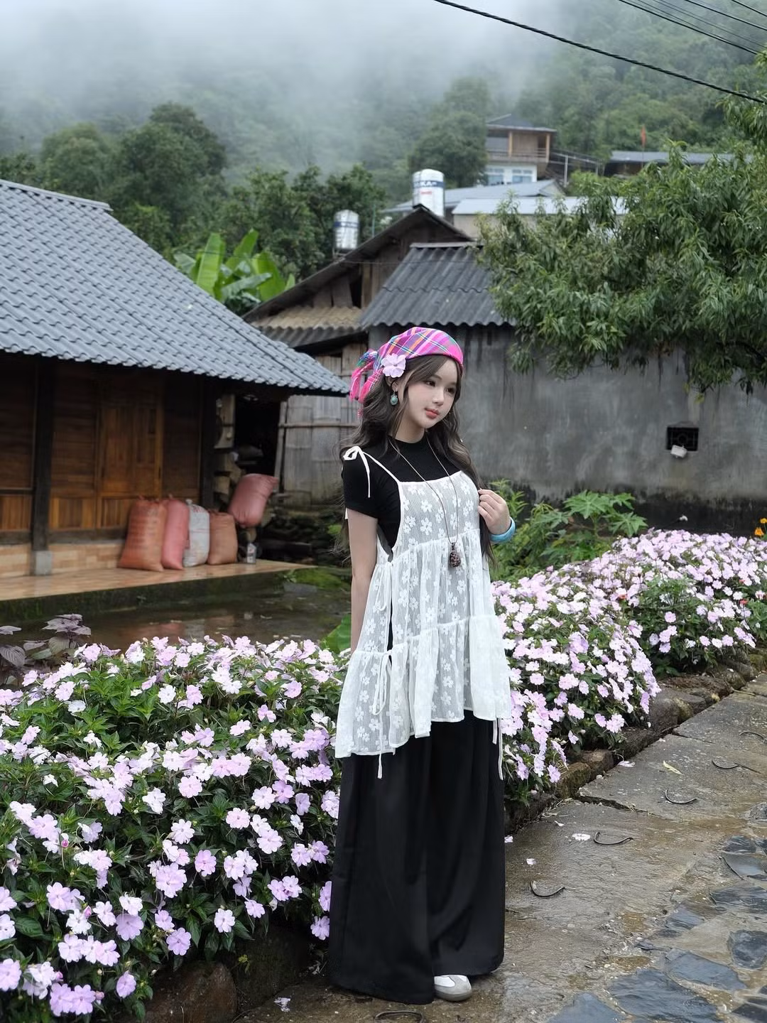 Loạt ảnh này một lần nữa khẳng định sức hút của Nguyễn Hạnh, không chỉ ở nhan sắc mà còn ở khả năng biến hóa phong cách, luôn mang đến những bất ngờ thú vị cho người hâm mộ.