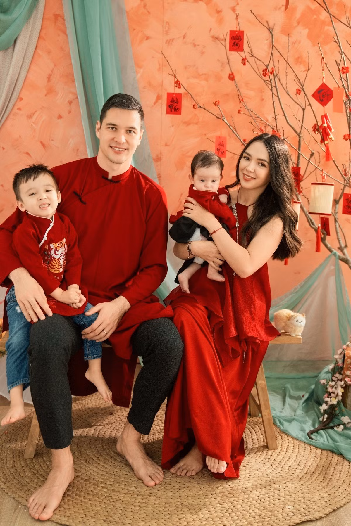 Vợ chồng anh thường xuyên chia sẻ những khoảnh khắc hạnh phúc trên mạng xã hội, cho thấy họ đã thực sự tìm thấy "ngôi nhà" của mình tại Việt Nam. (Ảnh: IGNV)